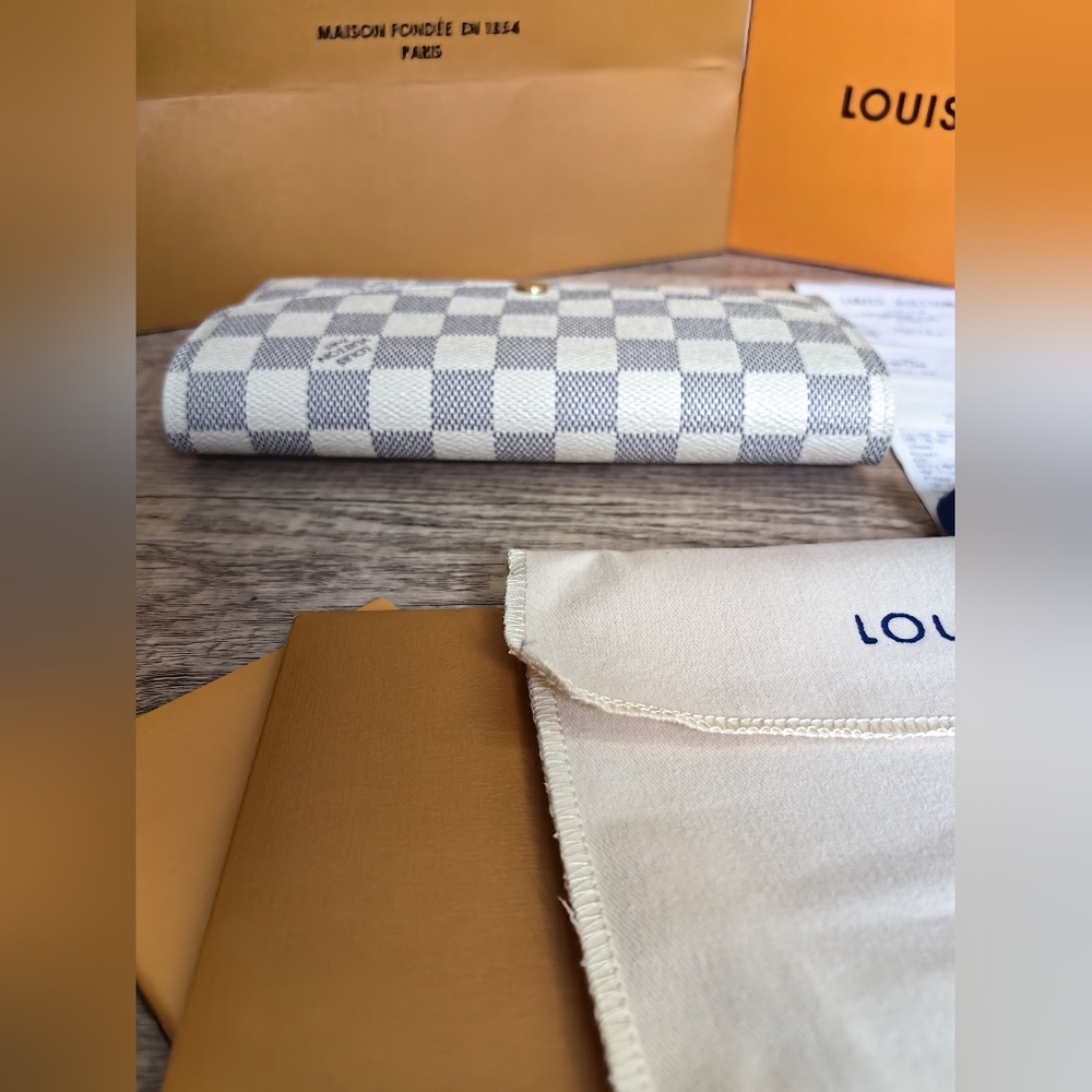 Louis Vuitton Sarah Wallet - Picture 7 of 13